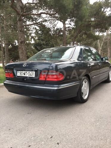 Mercedes E 220 2000, 320,000 km - 2.2 l - Bakı