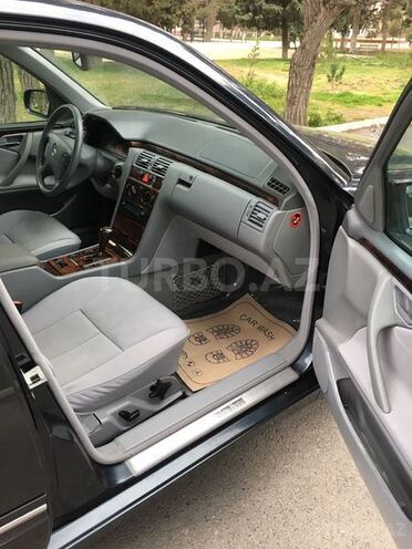 Mercedes E 220 2000, 320,000 km - 2.2 l - Bakı