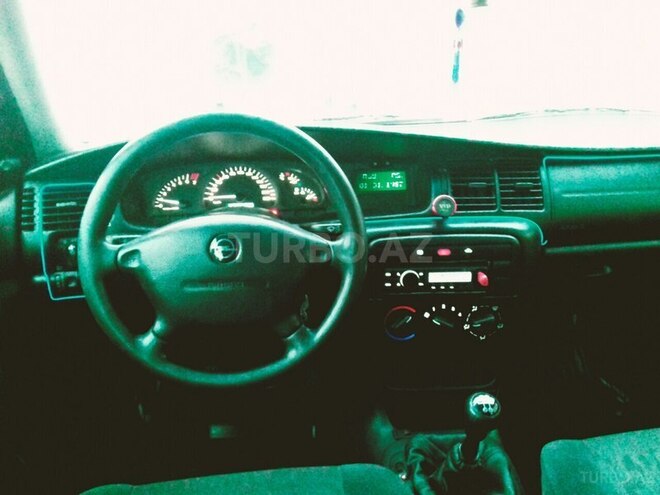 Opel Vectra 1999, 137,000 km - 1.6 l - Bakı