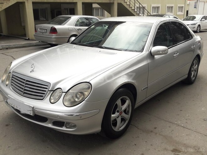 Mercedes E 220 2003, 271,000 km - 2.2 l - Bakı