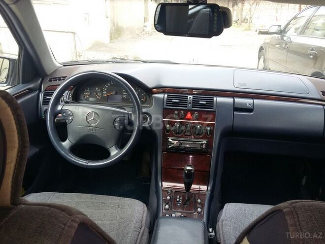 Mercedes E 220 2000, 298,000 km - 2.2 л - Xırdalan
