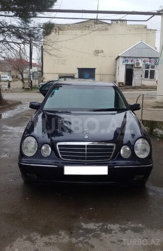 Mercedes E 220 2000, 298,000 km - 2.2 л - Xırdalan