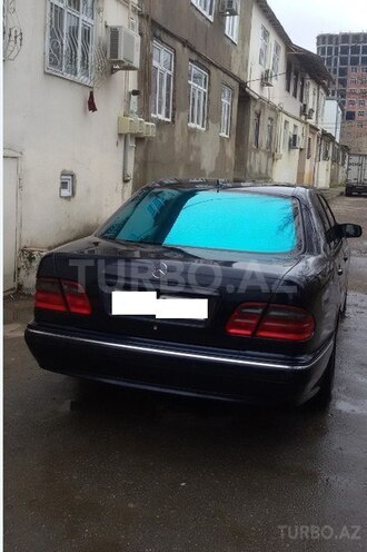 Mercedes E 220 2000, 298,000 km - 2.2 л - Xırdalan