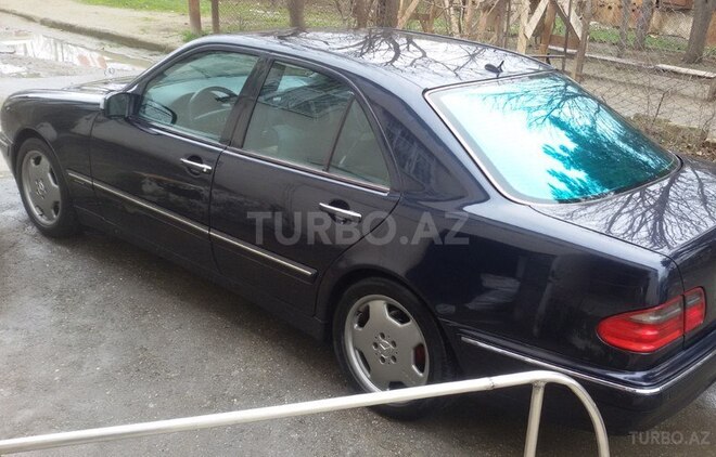 Mercedes E 220 2000, 298,000 km - 2.2 л - Xırdalan