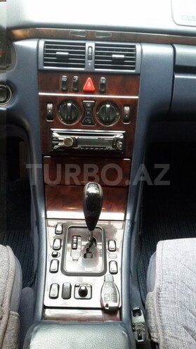Mercedes E 220 2000, 298,000 km - 2.2 л - Xırdalan