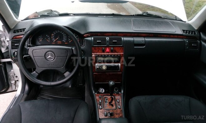 Mercedes E 240 1999, 251,000 km - 2.4 l - Sumqayıt