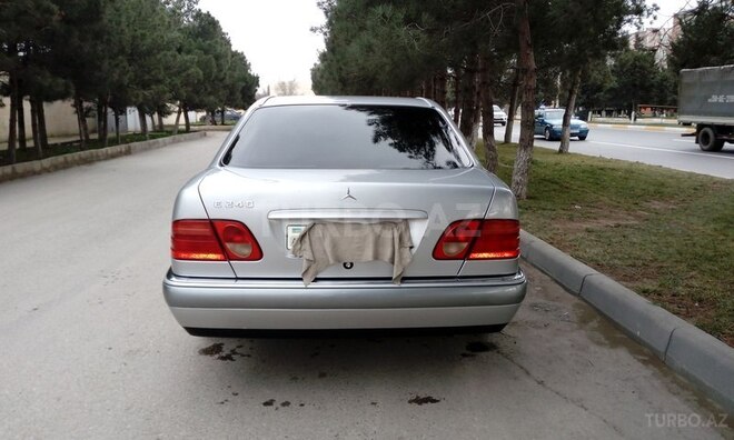 Mercedes E 240 1999, 251,000 km - 2.4 l - Sumqayıt