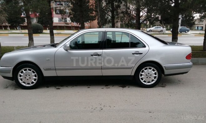 Mercedes E 240 1999, 251,000 km - 2.4 l - Sumqayıt