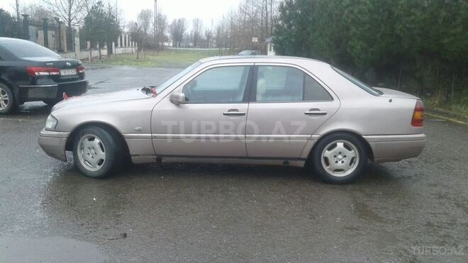 Mercedes C 200 1993, 123,655 km - 2.0 l - Masallı