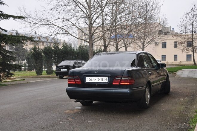 Mercedes E 240 1998, 365,719 km - 2.4 l - Gəncə