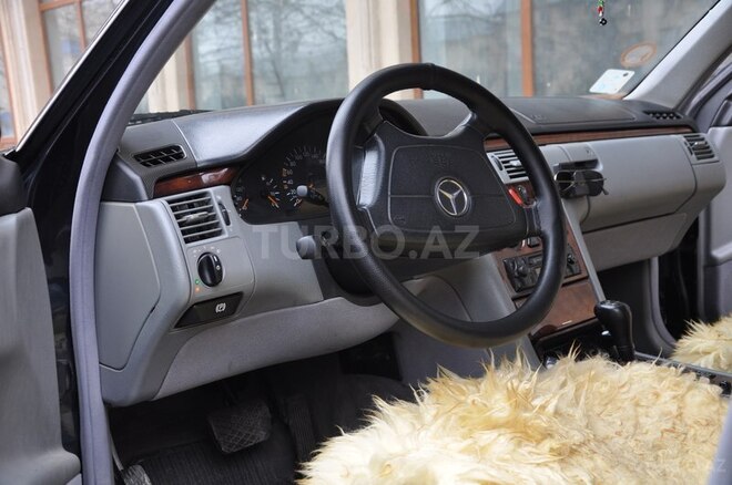 Mercedes E 240 1998, 365,719 km - 2.4 l - Gəncə