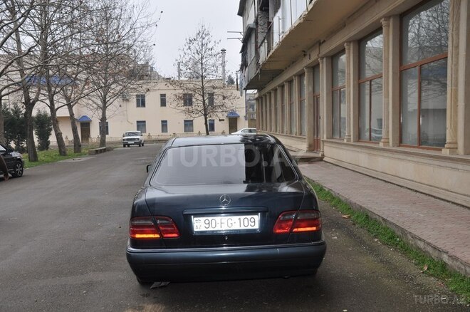Mercedes E 240 1998, 365,719 km - 2.4 l - Gəncə