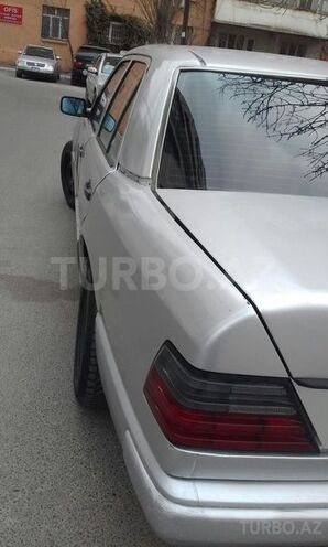 Mercedes E 230 1985, 300,000 km - 2.3 л - Bakı