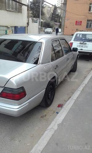 Mercedes E 230 1985, 300,000 km - 2.3 л - Bakı