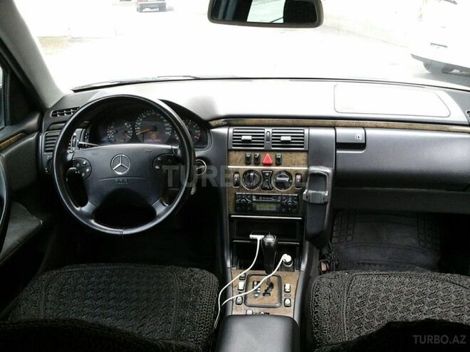 Mercedes E 240 1999, 225,500 km - 2.4 l - Bakı