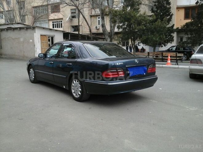 Mercedes E 240 1999, 225,500 km - 2.4 l - Bakı