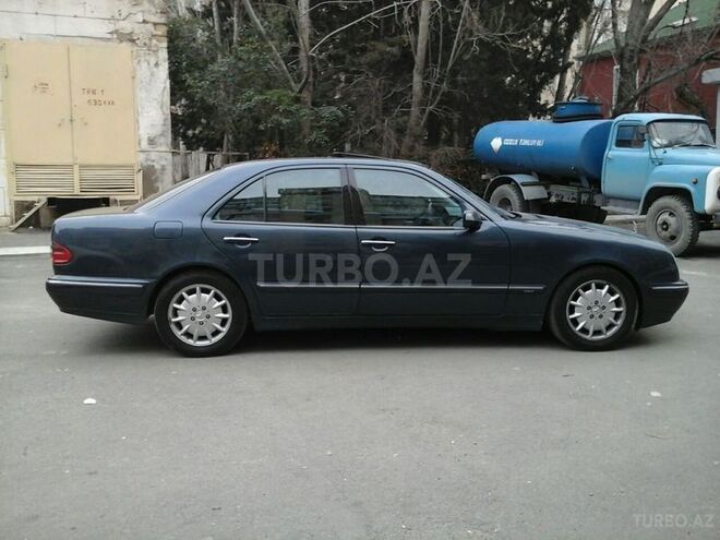 Mercedes E 240 1999, 225,500 km - 2.4 l - Bakı