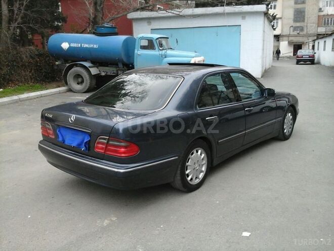 Mercedes E 240 1999, 225,500 km - 2.4 l - Bakı