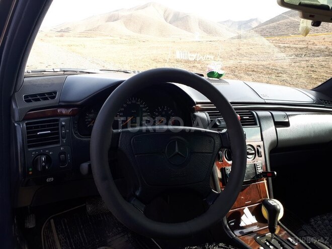 Mercedes E 200 1997, 324,000 km - 2.0 l - Naxçıvan