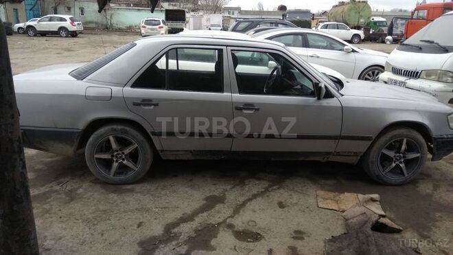 Mercedes E 230 1987, 226,000 km - 2.3 л - Bakı
