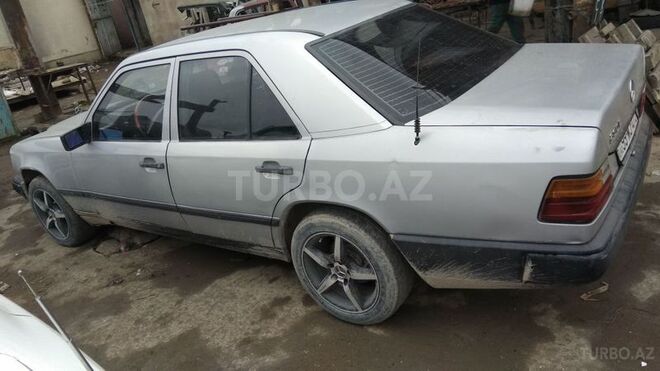 Mercedes E 230 1987, 226,000 km - 2.3 л - Bakı