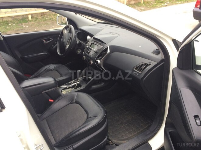 Hyundai ix35 2009, 86,000 km - 2.0 л - Quba