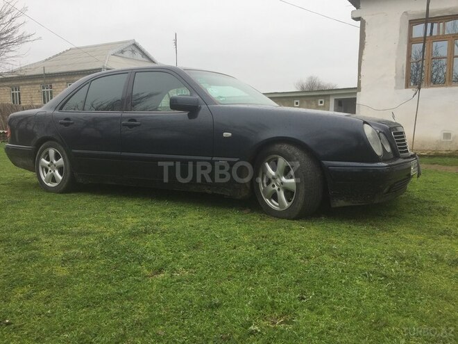 Mercedes E 230 1997, 290,000 km - 0.2 l - Salyan