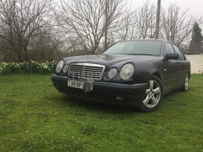 Mercedes E 230 1997, 290,000 km - 0.2 l - Salyan
