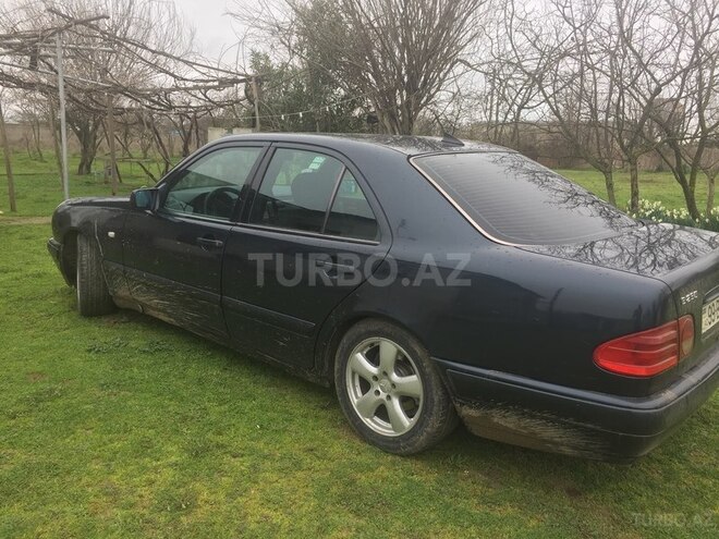 Mercedes E 230 1997, 290,000 km - 0.2 l - Salyan