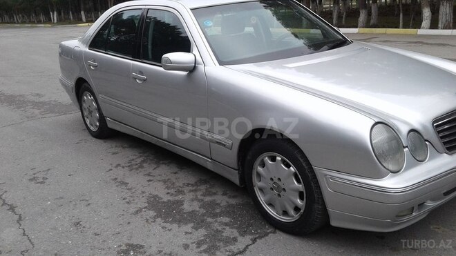 Mercedes E 220 2000, 319,142 km - 2.2 l - Bakı