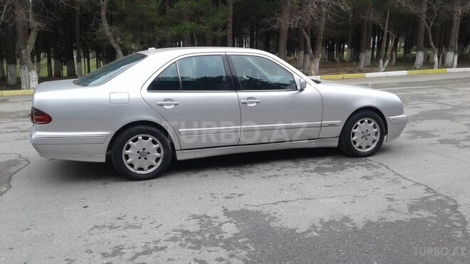 Mercedes E 220 2000, 319,142 km - 2.2 l - Bakı