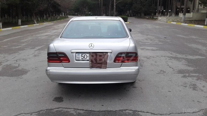 Mercedes E 220 2000, 319,142 km - 2.2 l - Bakı