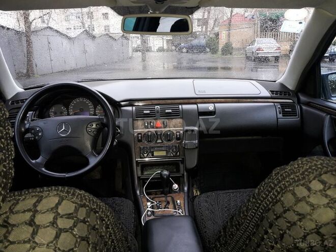 Mercedes E 260 2000, 25,600 km - 2.6 l - Bakı
