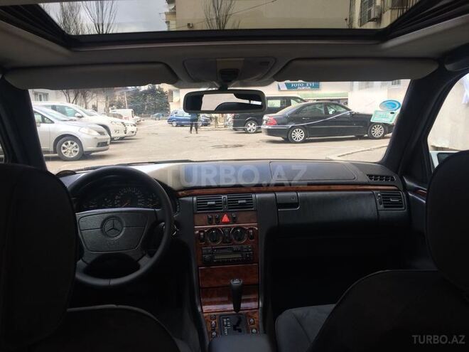 Mercedes E 240 1998, 312,000 km - 2.4 л - Bakı