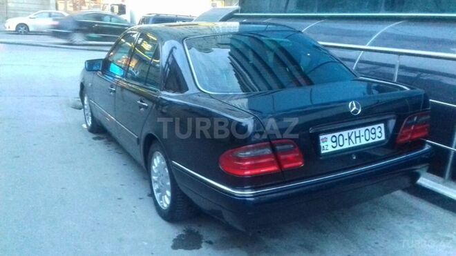 Mercedes E 240 1999, 210,000 km - 2.4 л - Bakı