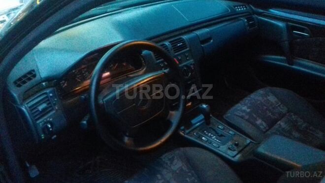 Mercedes E 240 1999, 210,000 km - 2.4 л - Bakı