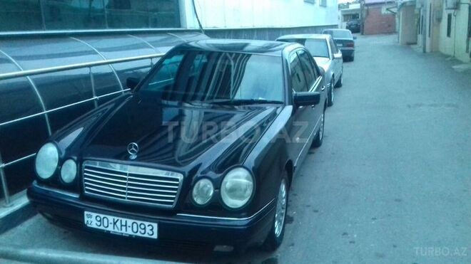Mercedes E 240 1999, 210,000 km - 2.4 л - Bakı