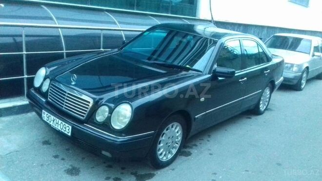 Mercedes E 240 1999, 210,000 km - 2.4 л - Bakı