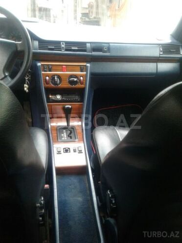Mercedes E 200 1992, 100,000 km - 2.0 l - Bakı