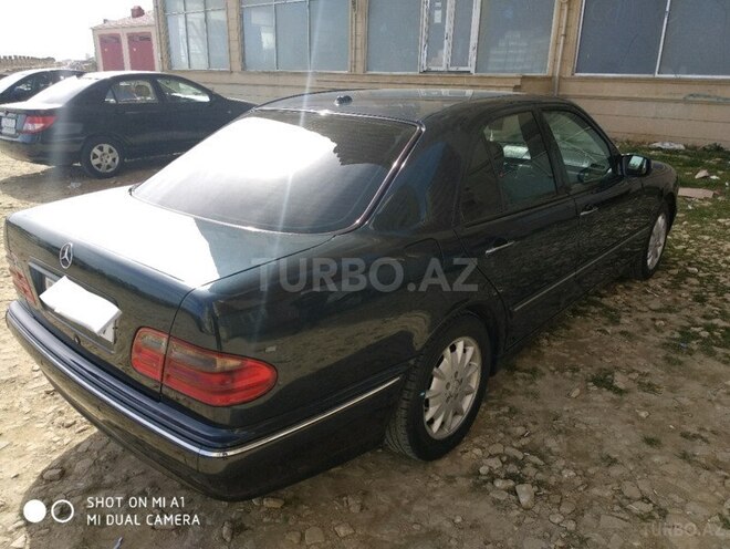 Mercedes E 220 2001, 260,000 km - 2.0 l - Bakı