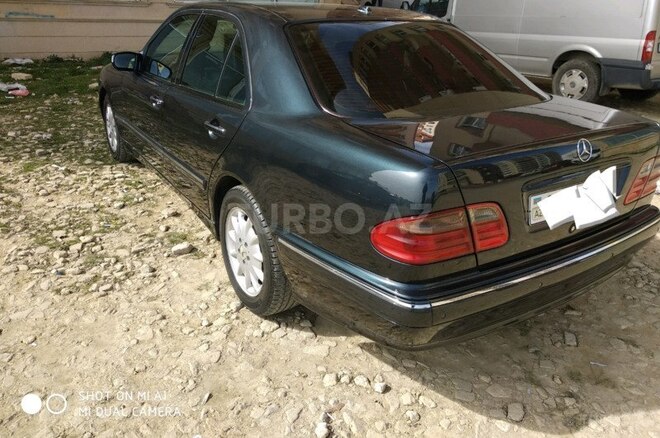 Mercedes E 220 2001, 260,000 km - 2.0 l - Bakı