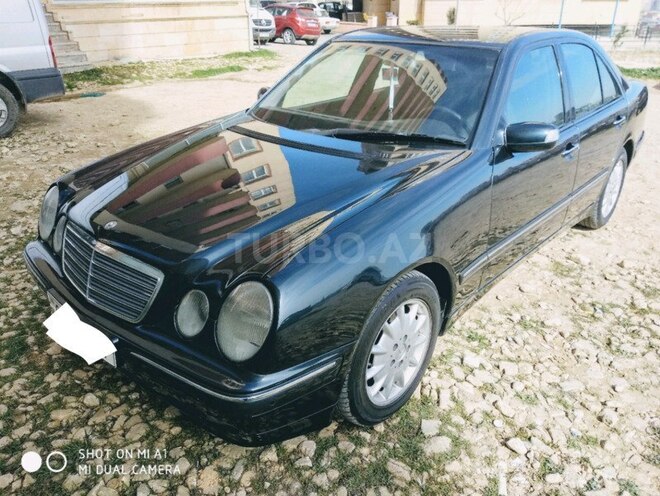 Mercedes E 220 2001, 260,000 km - 2.0 l - Bakı