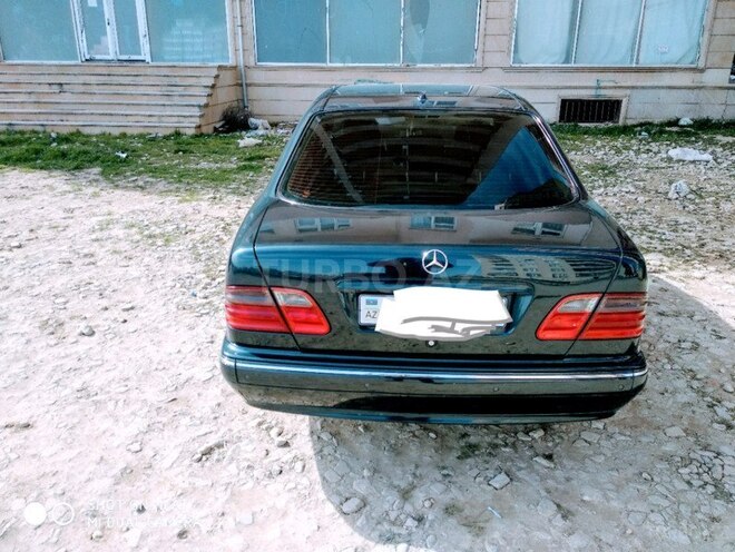 Mercedes E 220 2001, 260,000 km - 2.0 l - Bakı