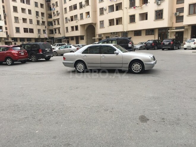 Mercedes E 200 2001, 270,000 km - 2.0 l - Bakı