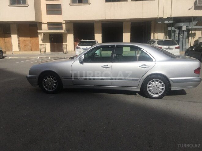 Mercedes E 200 2001, 270,000 km - 2.0 l - Bakı