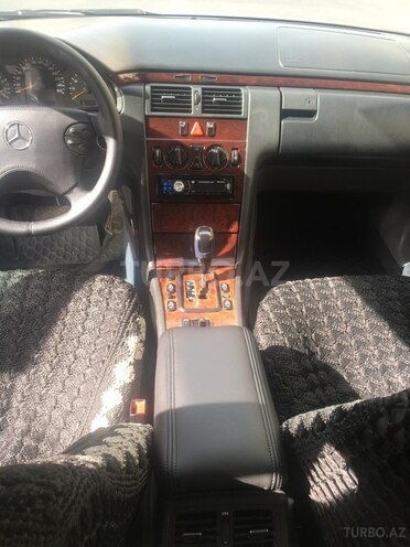 Mercedes E 200 2001, 270,000 km - 2.0 l - Bakı