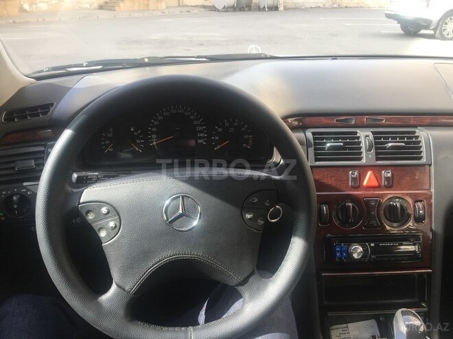 Mercedes E 200 2001, 270,000 km - 2.0 l - Bakı
