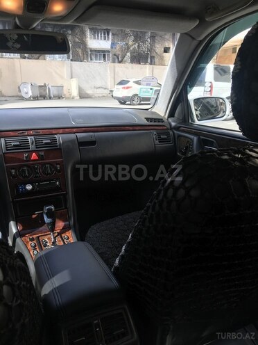 Mercedes E 200 2001, 250,000 km - 2.0 l - Bakı