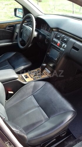 Mercedes E 240 1998, 322,000 km - 2.4 l - Bakı