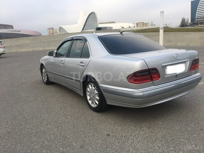Mercedes E 200 2001, 250,000 km - 2.0 l - Bakı
